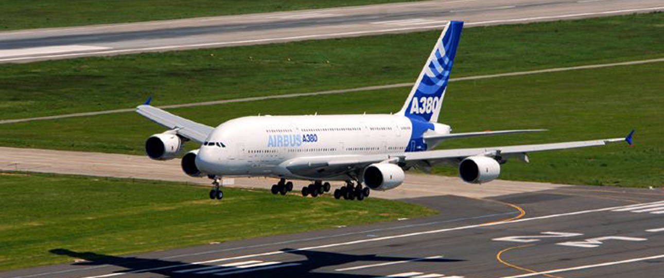 Landung nach dem Erstflug am 27. April 2005: Der größte Passagierjet der Welt kann fliegen.