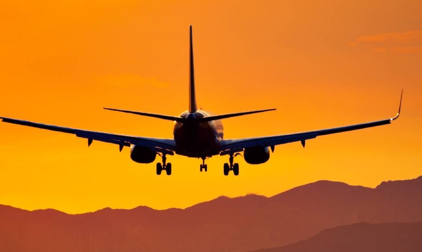 Flugzeug im Sonnenuntergang: Im April soll die neue nordzypriotissche Fluggesellschaft Blue Kyrenia Airlines starten.