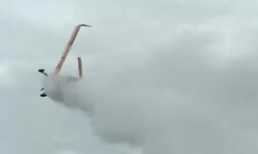 Flugzeug verliert im Flug seine Flügel