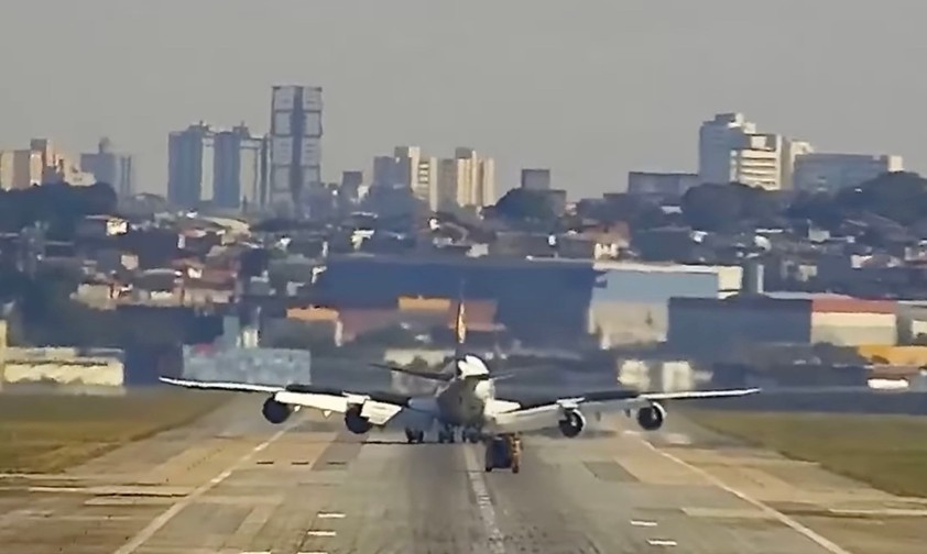 Die Boeing 747-8 nach der Landung in São Paulo: Der Loste fragte nach dem Grund für den Mayday-Ruf.
