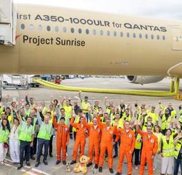 Crew des Testflugzeugs: Sie sorgt dafür, dass der Airbus A350-1000 ULR auf Herz und Nieren geprüft wird. 