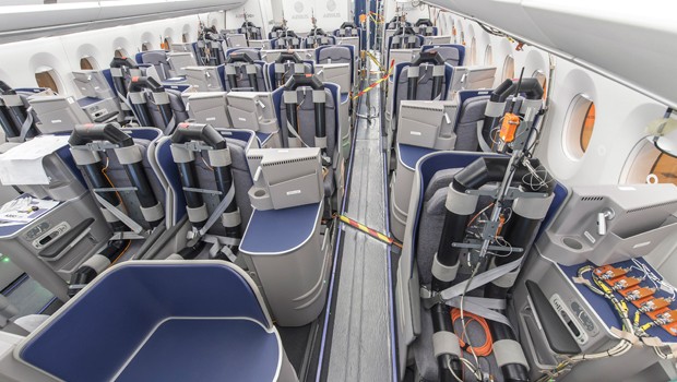 Auch in der Business Class haben die Humanoiden es sich bequem gemacht.