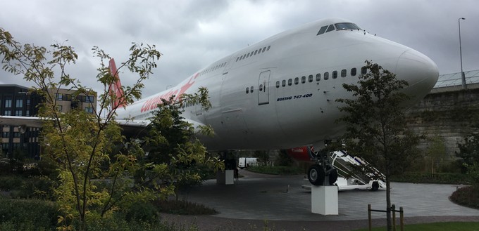 Der Jumbo-Jet kann von außen schon von Besuchern bestaunt werden.