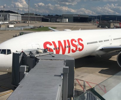 Swiss-Flieger am Gate: Bald sollen beim Einsteigen Kameras die Reisenden zählen.