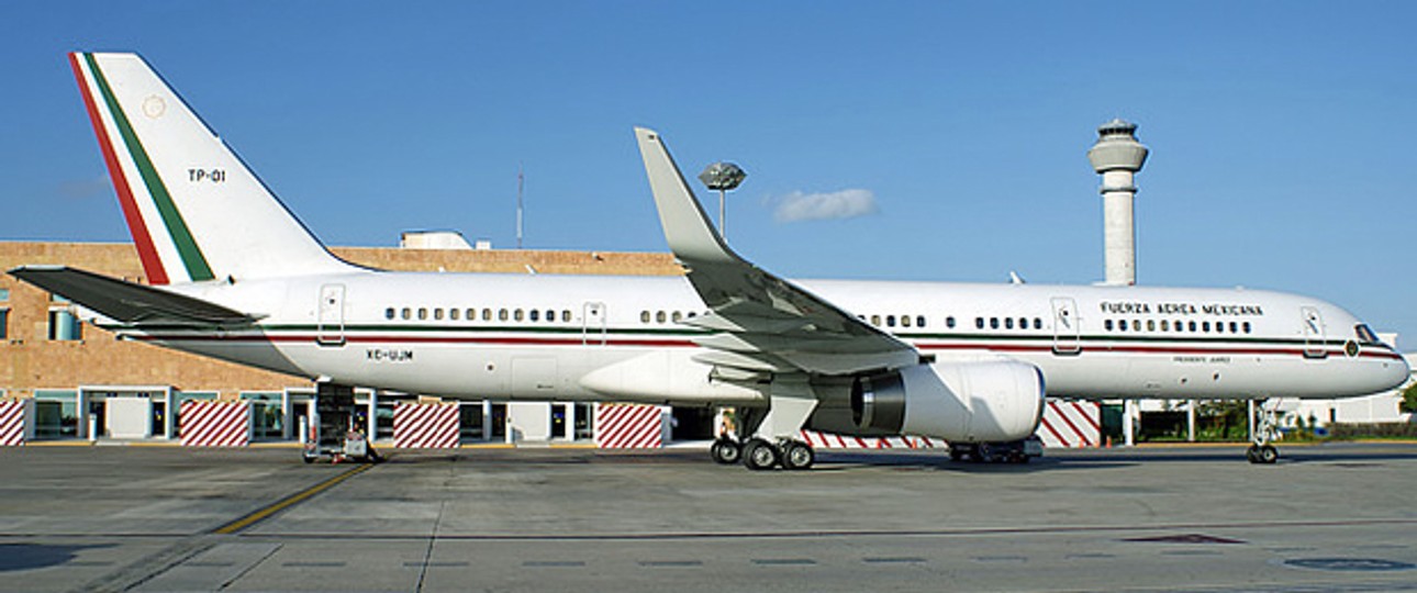 Die Boeing 757 der Regierung: TP01 nennt Mexiko den Flieger.