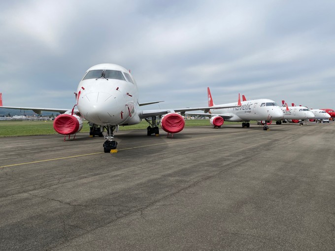 Vier Embraer E190 von Helvetic Airways...