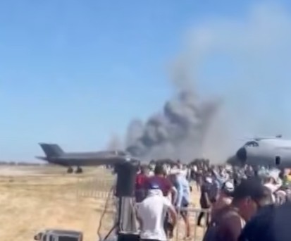 Rauchwolke bei der Flugshow: Tragischer Unfall. 