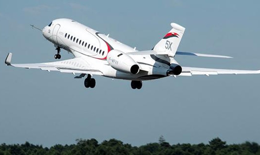 Erstflug der Falcon 5X: Der endgültige Antrieb ist noch nicht bereit.