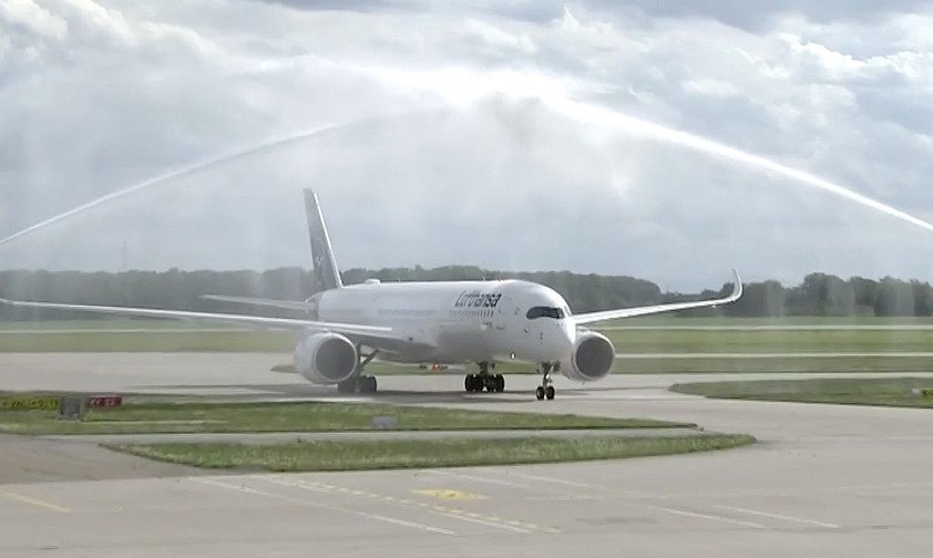 Lufthansa's Airbus A350 carrying Bayern Munich.