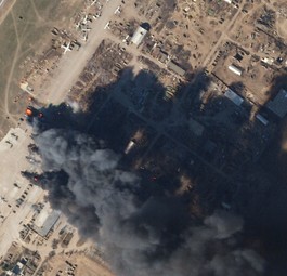 Der Flughafen Kherson nach einer der ersten Bombardierungen: Starke Zerstörung.
