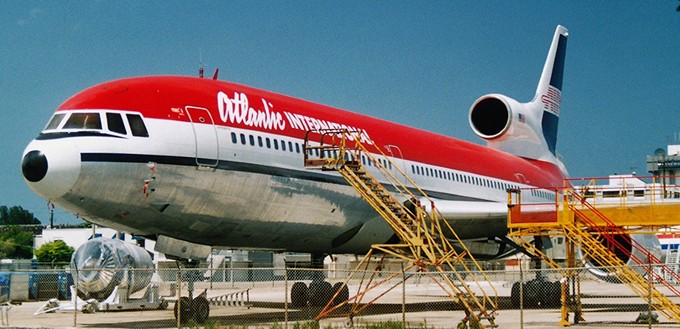 Im amerikanischen Thriller «Passagier 57» (1992) mit Wesley Snipes kommt eine Lockheed L-1011 von Atlantic International Airlines vor. Die Produktionsfirma mietete dafür eine Lockheed L-1011 Tristar.