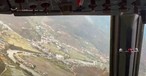 Die Landung in Paro aus dem Cockpit einer ATR  42 aus gesehen.