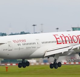 Boeing 787 benannt nach Mutter Teresa: Dieser Dreamliner von Ethiopian ist eines der Flugzeuge, denen Waffenlieferungen ins Kriegsgebiet vorgeworfen werden.