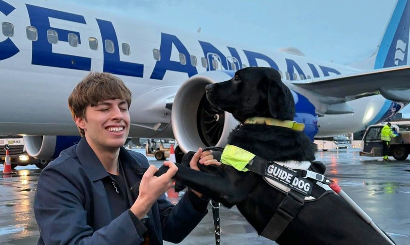 Már Gunnarsson und sein Hund Max: