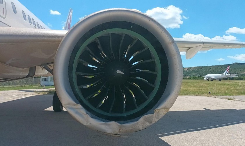 Airbus A220-300 von Croatia Airlines: Das Flugzeug mit der Kennung 9A-CAN ist nach der Runway Excursion beschädigt. 