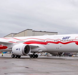 So sieht die Boeing 787-9 mit Spezialbemalung zum Jubiläum 100 Jahre Unabhängigkeit aus.