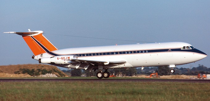 Als Firmenshuttle zwischen den europäischen Standorten des US-Autobauers Ford Motors setzte die firmeneigene Ford Air Services planmäßig zwei BAC 1-11 ein, darunter die BAC 1-11-423ET G-BEJW (London-Stansted, 18.7.88).