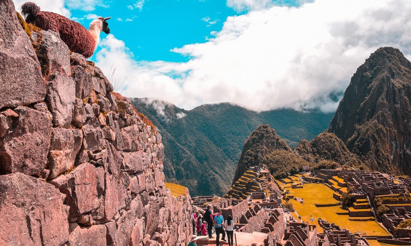 Ruinen an der Bergspitze des Huayna Picchu: Der geplante Flughafen gefährdet Machu Picchu.