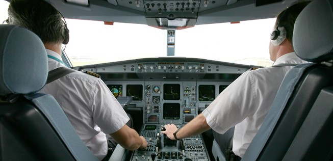 Blick ins Cockpit: Müdigkeit schützt vorm Fliegen nicht.