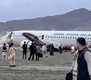 Die Boeing 737 von Ariana Afghan Airlines nach dem sie zum Stoppen kam: Keine Verletzten.