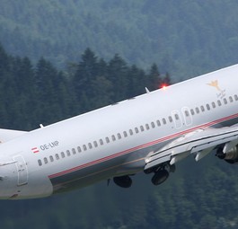 Als OE-LNP flog die Boeing 737-800 einst für Lauda - hier zu sehen 2008.
