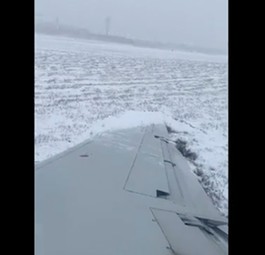 American-Jet rutscht nach Landung in den Schnee