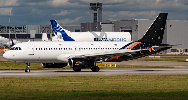 airbus 320 titan airways g powm hamburg finkenwerder