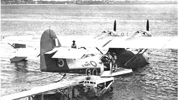 Der Nonstop-Rekord aller Zeiten besitzt Qantas. Zwischen 1943 und 1945 flog sie von Crawley in West-Australien nach Koggala im Süden Sri Lankas. 28 oder gar bis zu 33 Stunden dauerte der Flug.