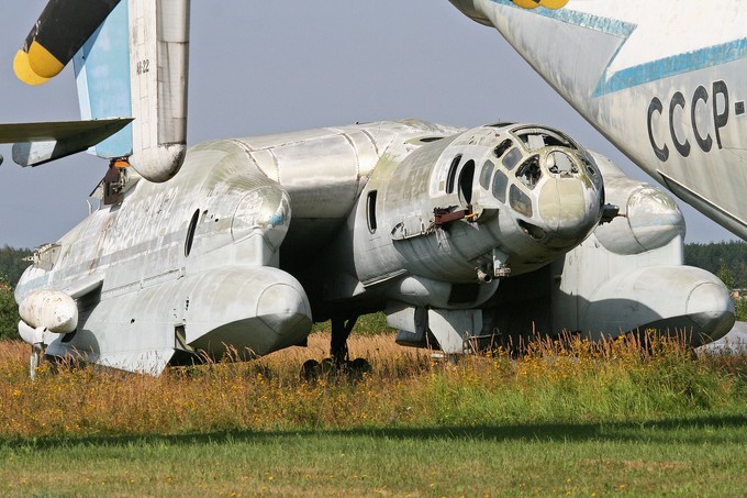 Die Beriev VVA-14 war ein sowjetischer Experimentalflieger. Das Konzept: ein vertikal startendes Amphibienflugzeug mit Bodeneffekt-Eigenschaften. Zwischen 1972 und 1974 enstanden zwei Prototypen, dann war Schluss. Hier zu sehen sind die Überreste einer VVA-14 im russischen Luftstreitkräfte-Museum.