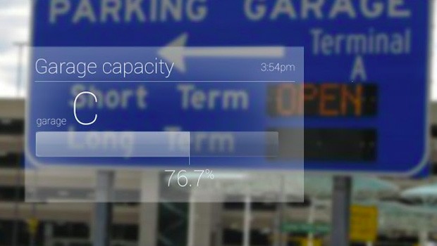 Bei der Ankunft am Abflug-Flughafen zeigt die Google-Brille, in welcher Garage noch Platz ist.