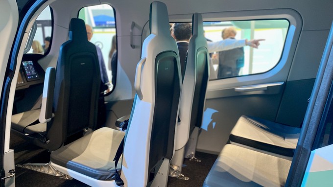 ... vom deutschen Hersteller Recaro. Platz haben ...