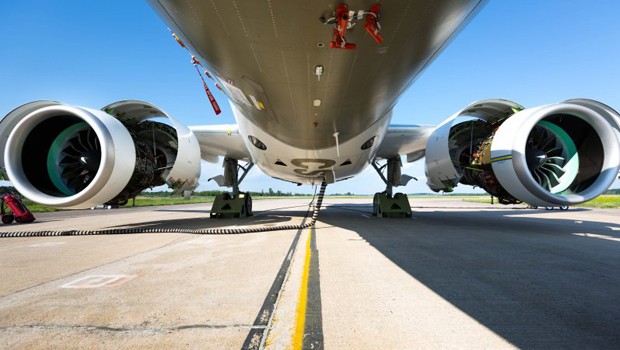 ... etwa Hochgeschwindigkeitstests und Rolltests. Zuvor bestand die erste Maschine der C-Series - die FTV1 – die Triebwerkstests. Sie wurde auf Herz und Nieren geprüft.