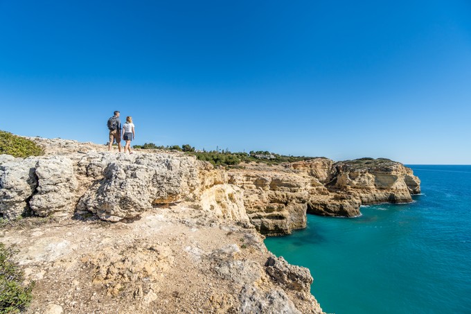 Wandern entlang der Küste