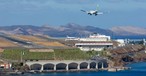 Anflug: Heute landen wir auf einem Inselflughafen.