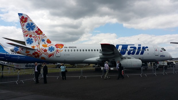 In Farnborough 2014 war der Superjet 100 erstmals im Utair-Design zu sehen.