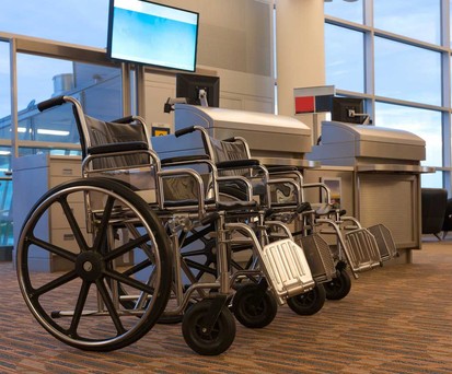 Rollstühle an einem Flughafen: American Airlines muss Millionen zahlen.