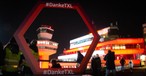 Besucherplattform in Berlin-Tegel: Am vorletzten Betriebstag durfte die Öffentlichkeit ein letztes Mal auf die Aussichtsplattform.