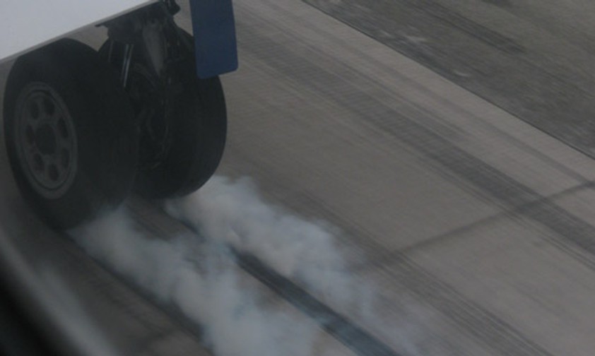 Aufsetzen einer Saab 2000.