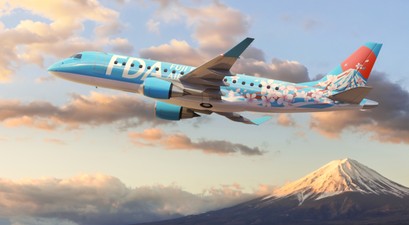 Fuji Dream Airlines baut ihre reine Embraer-Flotte weiter aus. Die japanische Regionalfluggesellschaft hat zwei weitere E175 fest bestellt. Die Flugzeuge mit je 84 Sitzen sollen 2027 und 2028 ausgeliefert werden. Der Auftrag ist bereits im Auftragsbestand von Embraer enthalten.