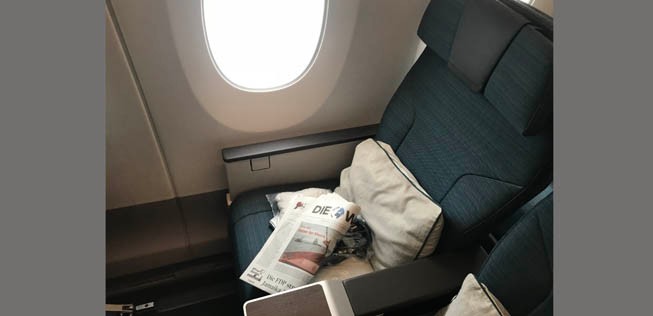 Das Interieur in der Premium Economy von Cathay Pacific wirkt sehr großzügig, modern und gestylt.