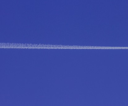 Flugzeug am Himmel: Über em Atlantik rekordschnell unterwegs.