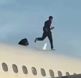 vueling airbus a320 mann auf flugzeug