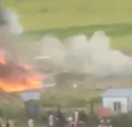 Feuer an der Piste: Das Flugzeug stürzte beim Start ab.