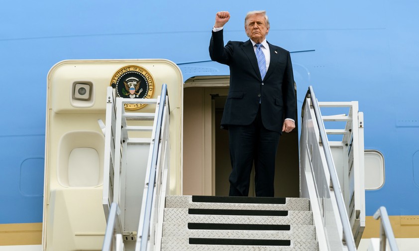 Donald Trump vor der alten Air Force One: Sie musste noch einmal los. 