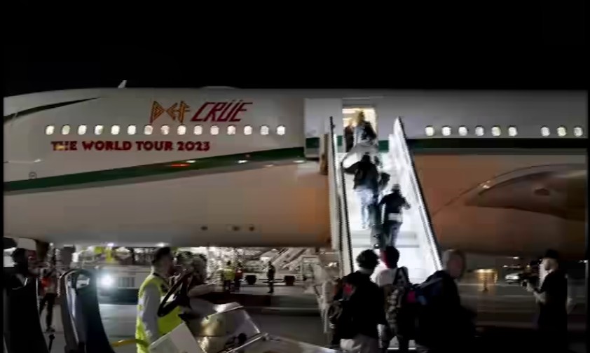 Die A340-300 von AirX Charter: Aktuell fliegt die Maschine als Def Crue durch die Welt.