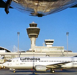 Lufthansa-Maschine am Flughafen München: Die Airline will das Drehkreuz verteidigen.