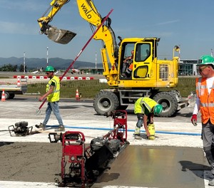 Es wird gearbeitet am FLughafen Basel/Mulhouse. 