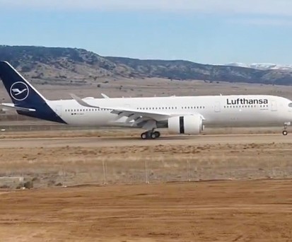 Die Landung der D-AIXS in Teruel: Warten auf die Sitze.
