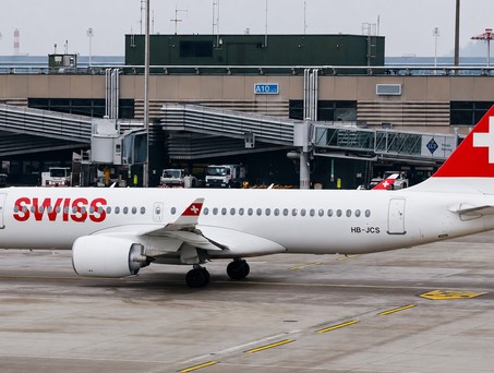 HB-JCS: Der Airbus A220 hatte in Ostende ein technisches Problem.