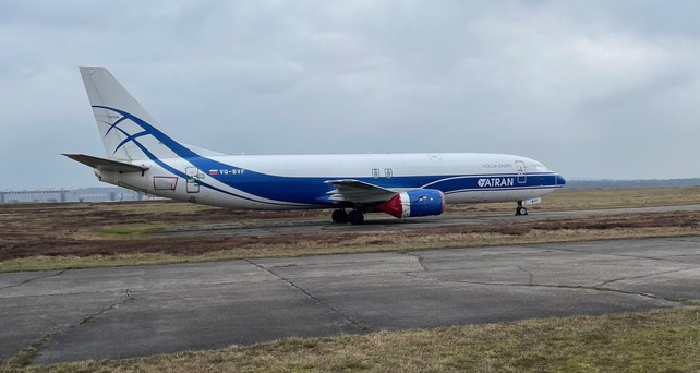 Boeing 737-400F von Atran: das Flugzeug steht seit vier Jahren am Flughafen Köln/Bonn. 